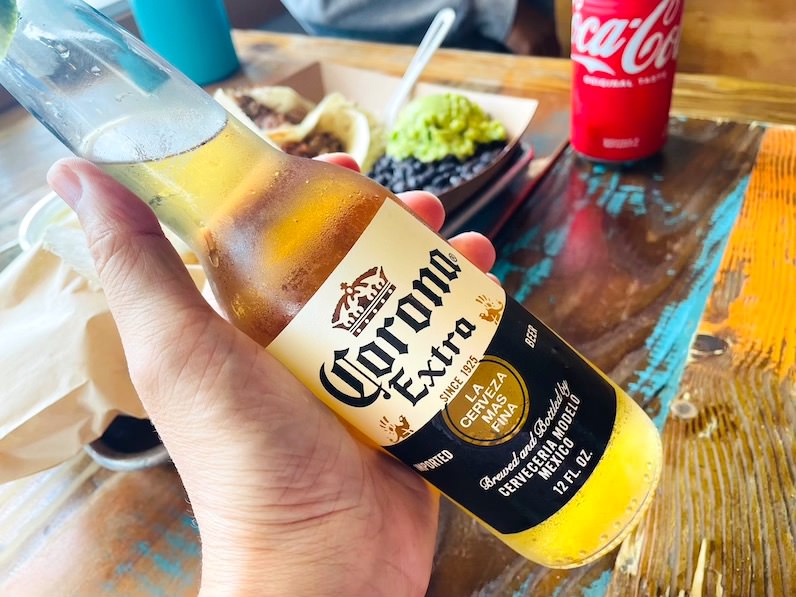 ワイキキのメキシカン「OMG」でコロナビール