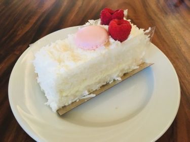 「ハレクラニベーカリー＆レストラン」で名物ケーキを食べてみた！