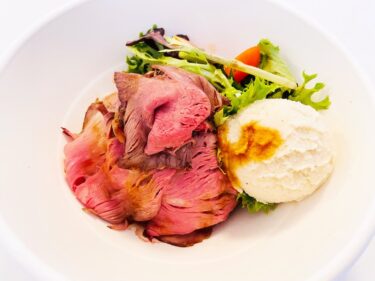 ワイキキの「ビーフボルケーノ／BEEF VOLCANO」の美味しいローストビーフ丼をご紹介！