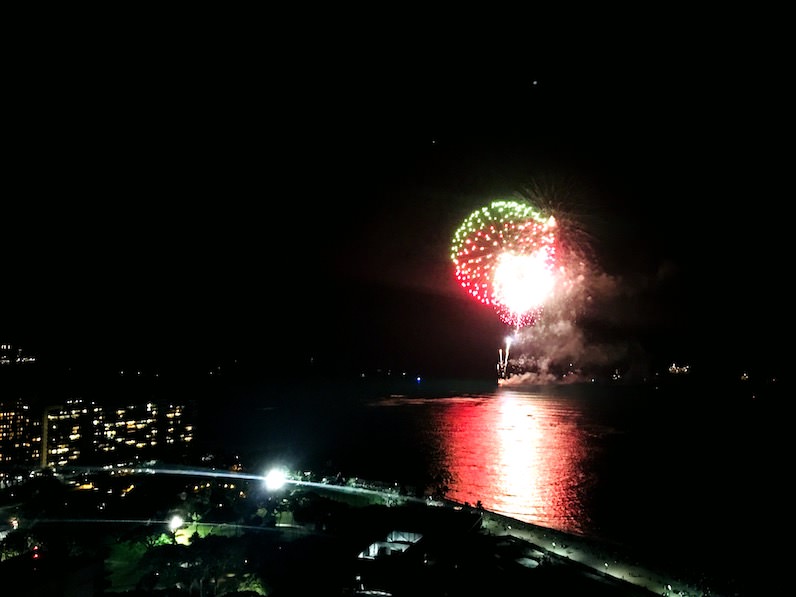 2020年、ハワイの新年の花火