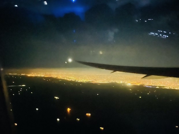 飛び立つ飛行機