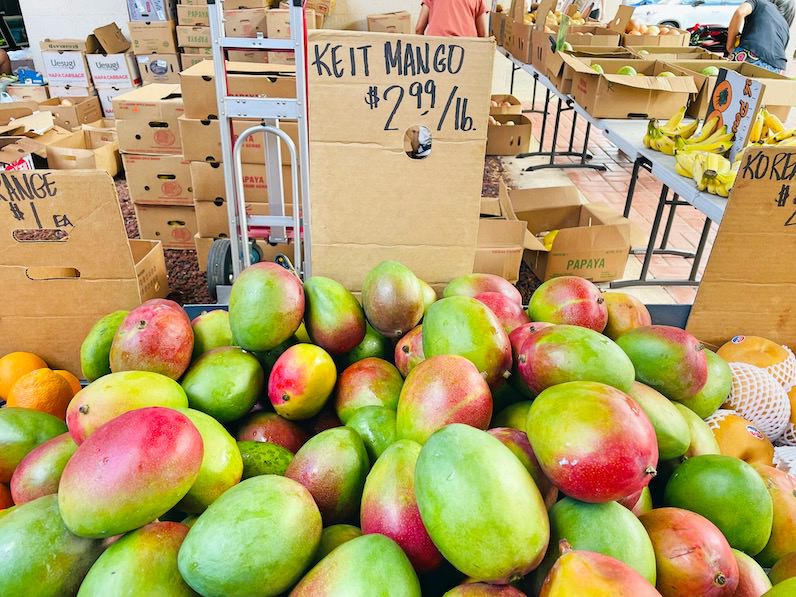 マノアのファーマーズマーケットのマンゴー