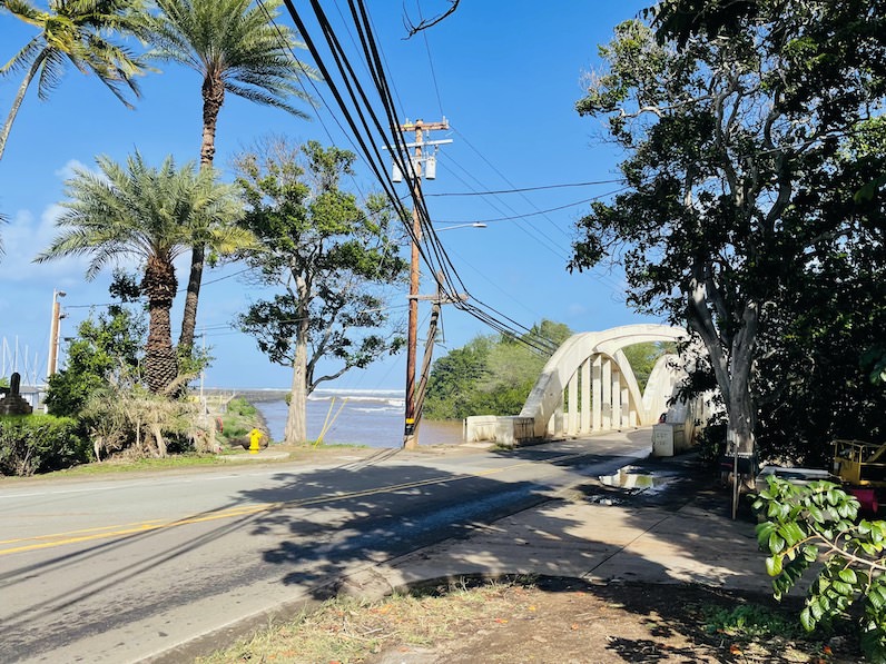 ハレイワの「アナフル・ブリッジ（Anahulu Bridge）」