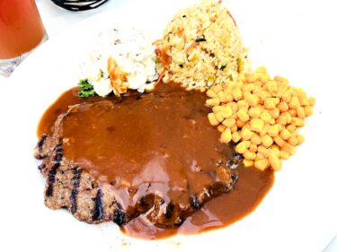 ワイキキの「リリハ・ベーカリー」でディナー！ 大好きなメニューを紹介します！