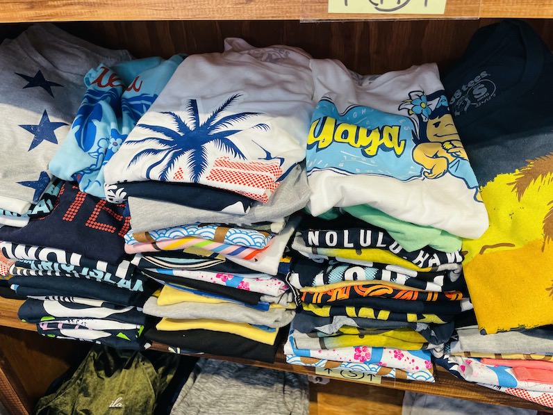 88 Tees(88ティーズ)のクヒオ店のTシャツ