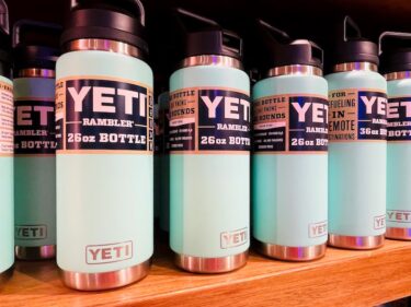 YETI(イエティ)がアラモアナセンターにオープンしたよ！クーラーバックパックが欲しい！