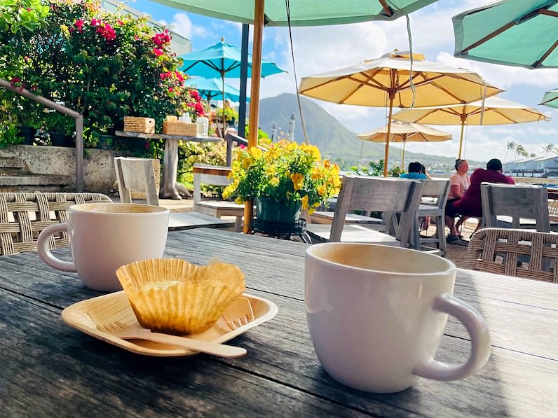 ハワイカイのアイランド・ブリュー・コーヒーハウスのテラス席からの眺め