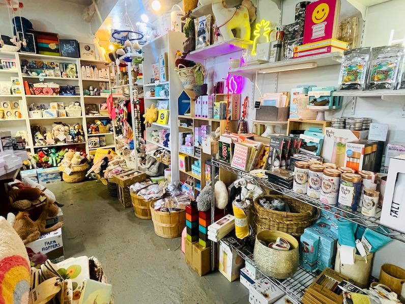 カイムキの雑貨店「レッド・パイナップル」店内
